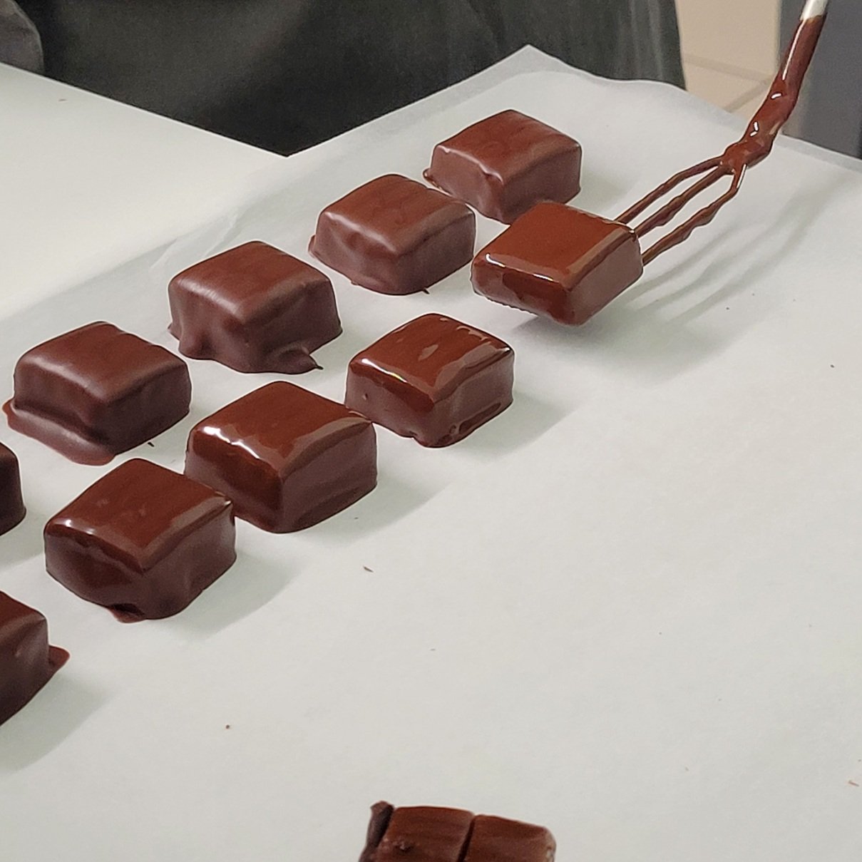 Atelier "coffret de chocolats" 3h – Image 4